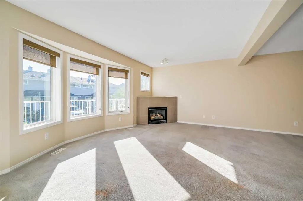 677 Regal Park NE