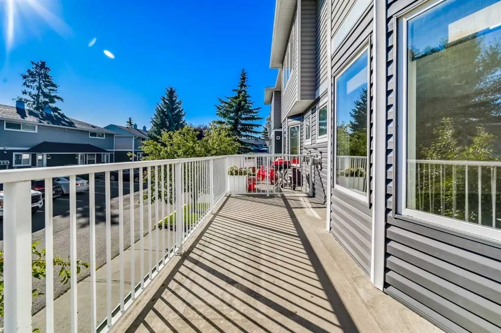 677 Regal Park NE
