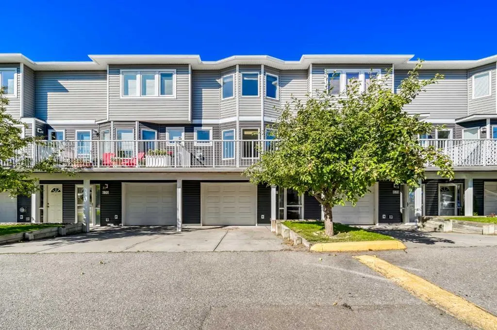 677 Regal Park NE