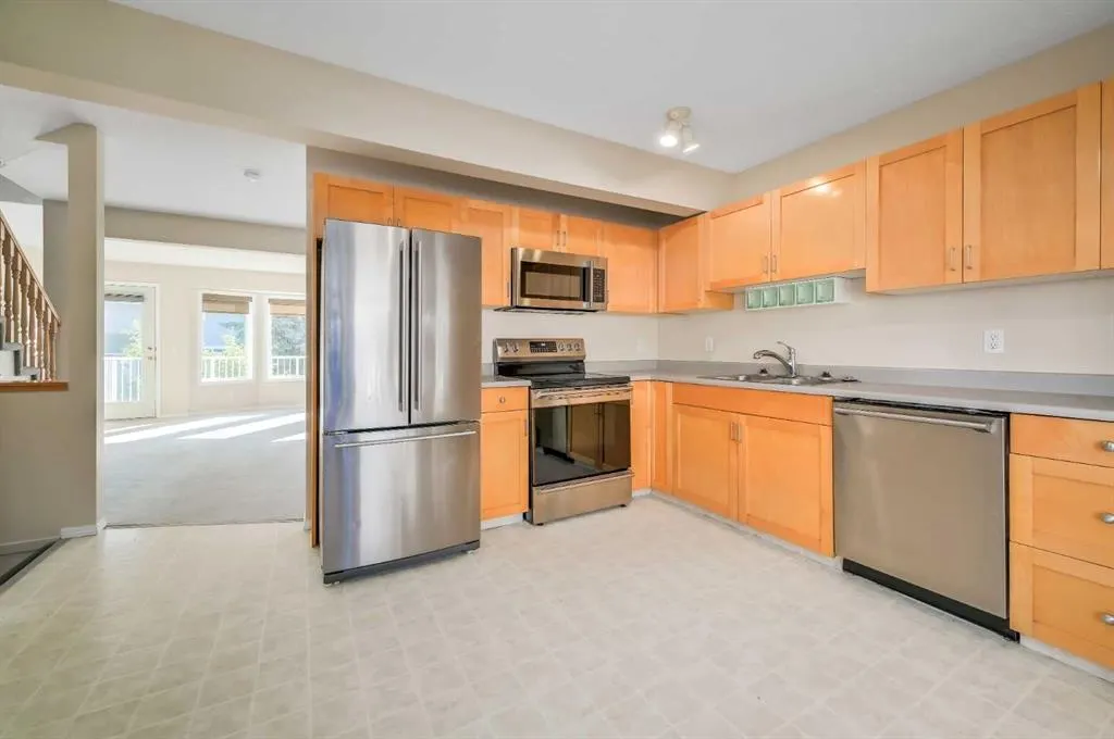 677 Regal Park NE