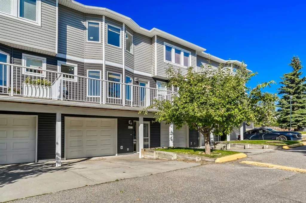677 Regal Park NE