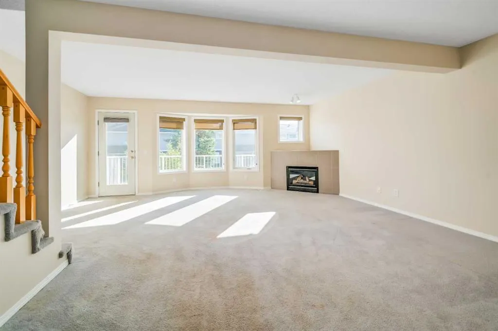 677 Regal Park NE