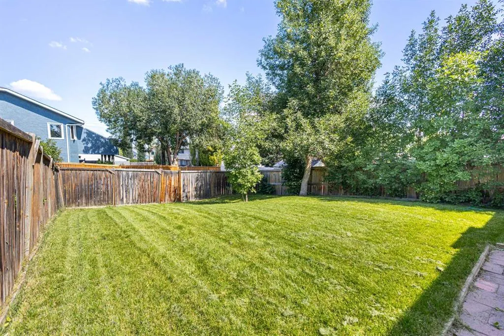 184 Shawinigan Drive SW