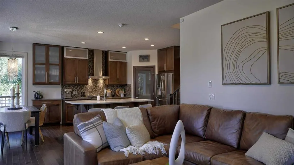 48 West Coach Court SW