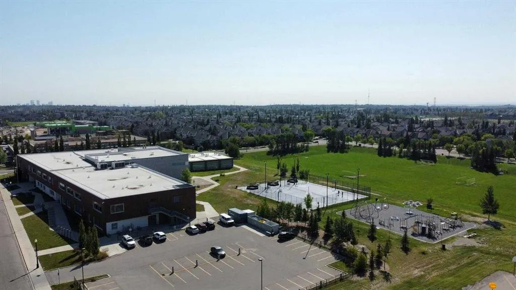 48 West Coach Court SW