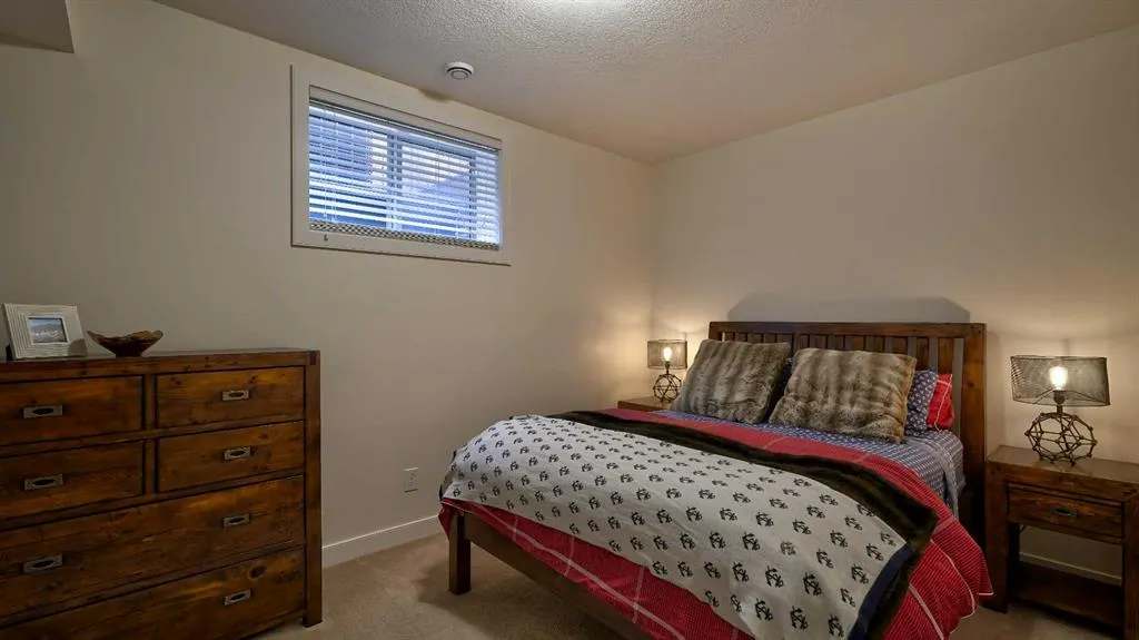 48 West Coach Court SW