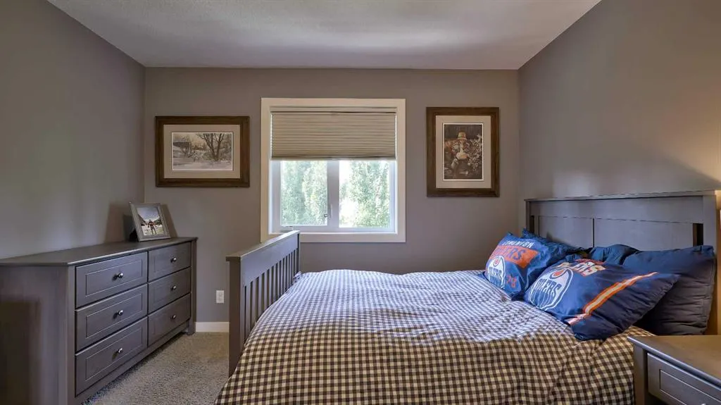48 West Coach Court SW