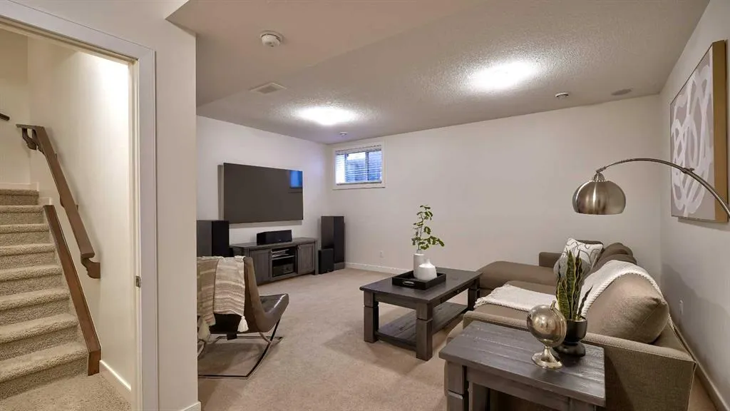 48 West Coach Court SW