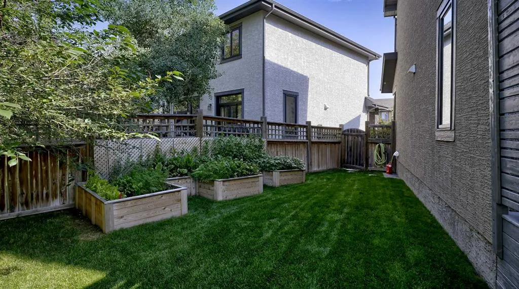 48 West Coach Court SW