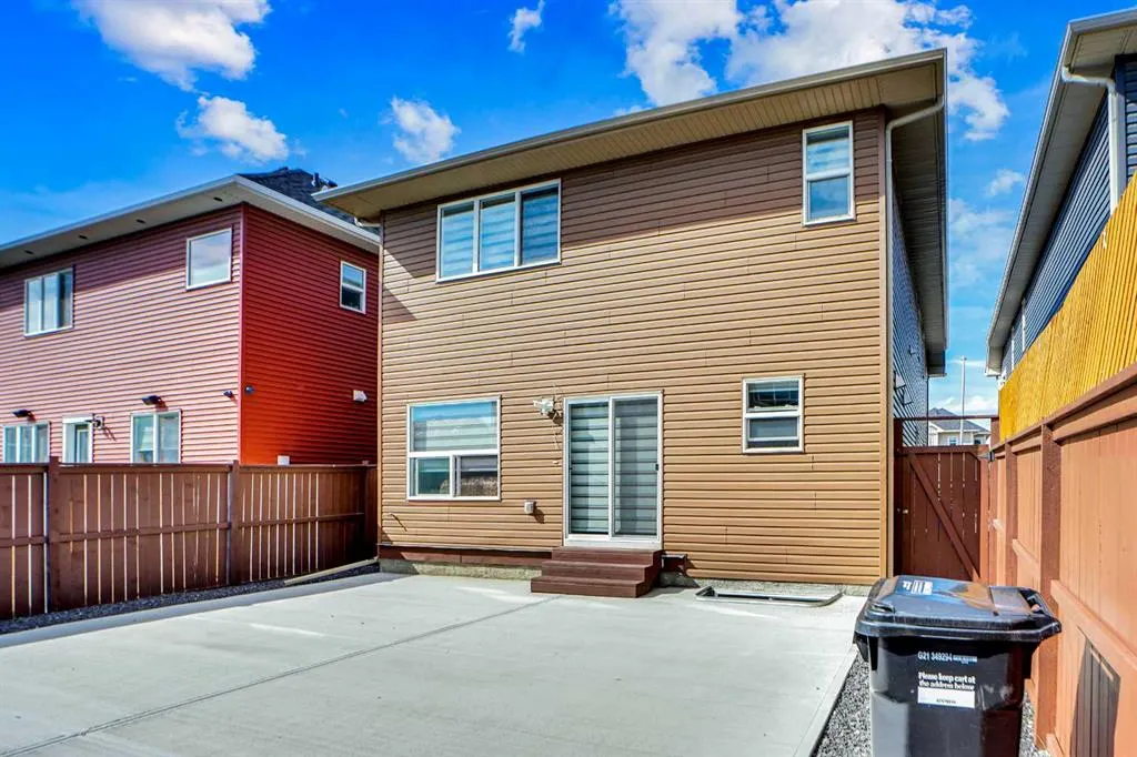 120 Saddlestone Grove NE
