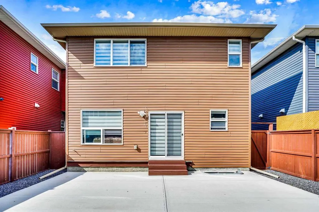 120 Saddlestone Grove NE