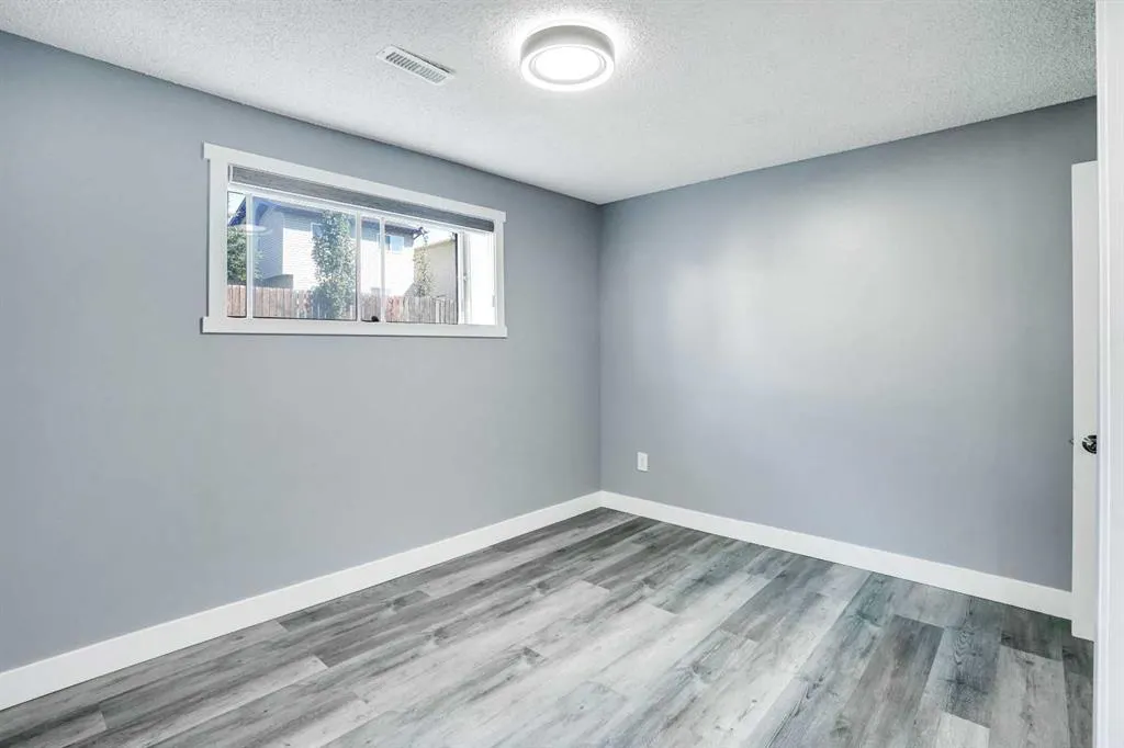 35 Castlefall Grove NE