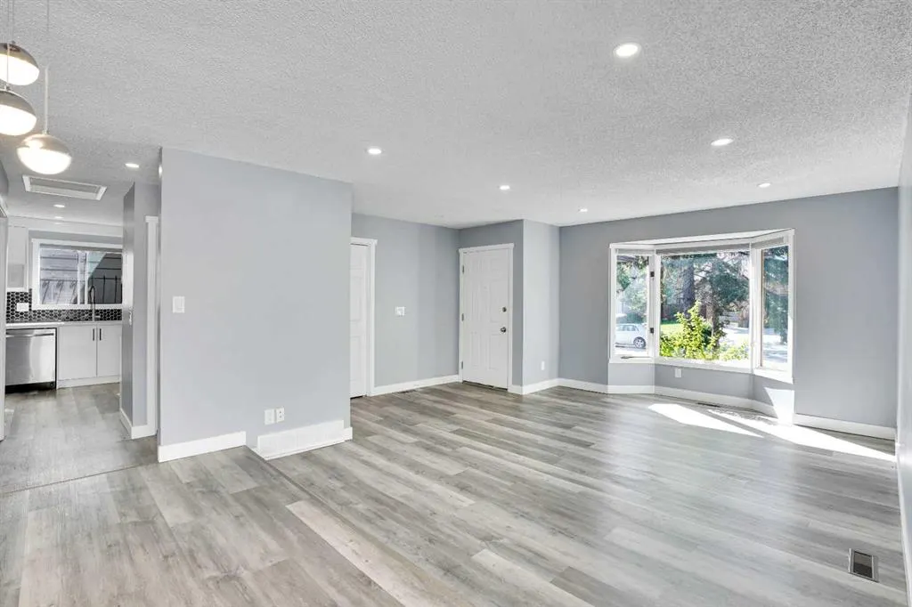 35 Castlefall Grove NE