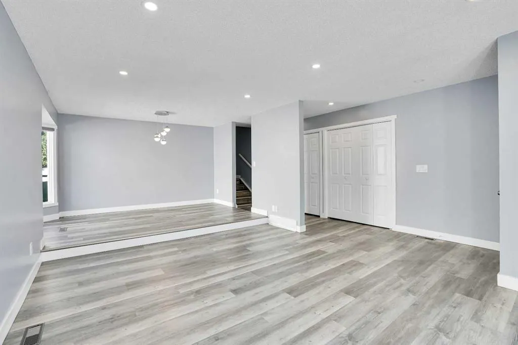 35 Castlefall Grove NE