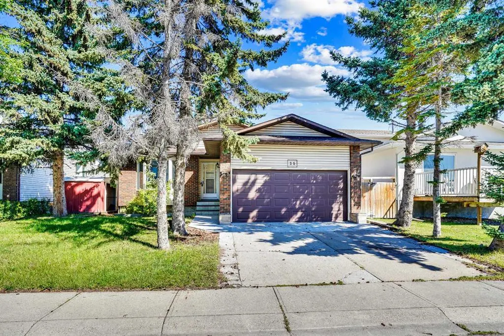 35 Castlefall Grove NE