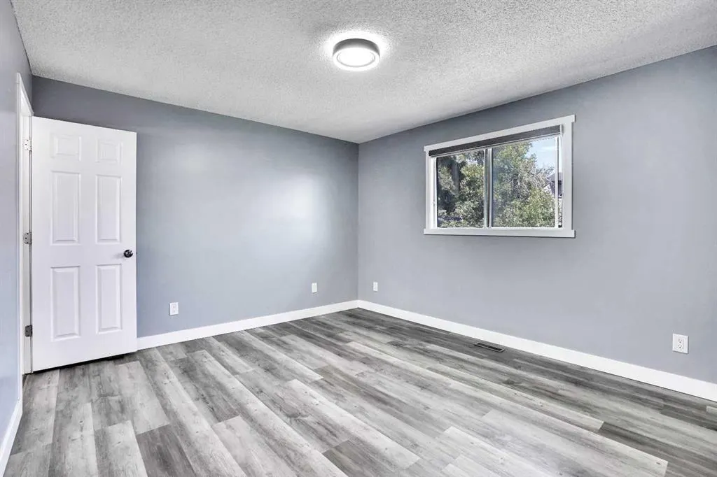 35 Castlefall Grove NE