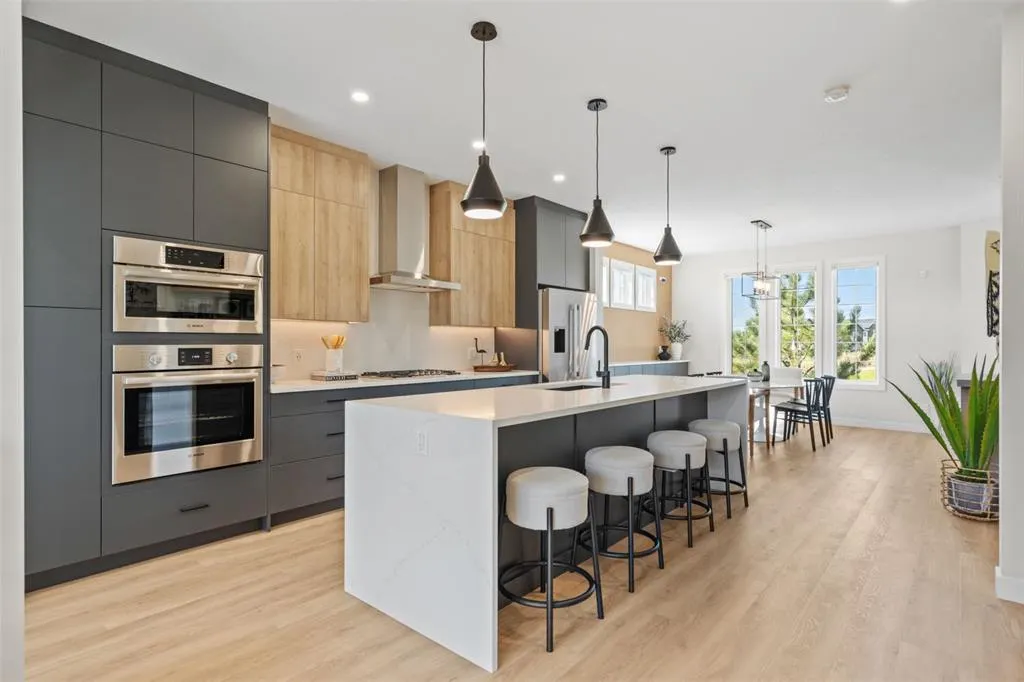 1002 Harmony Parade