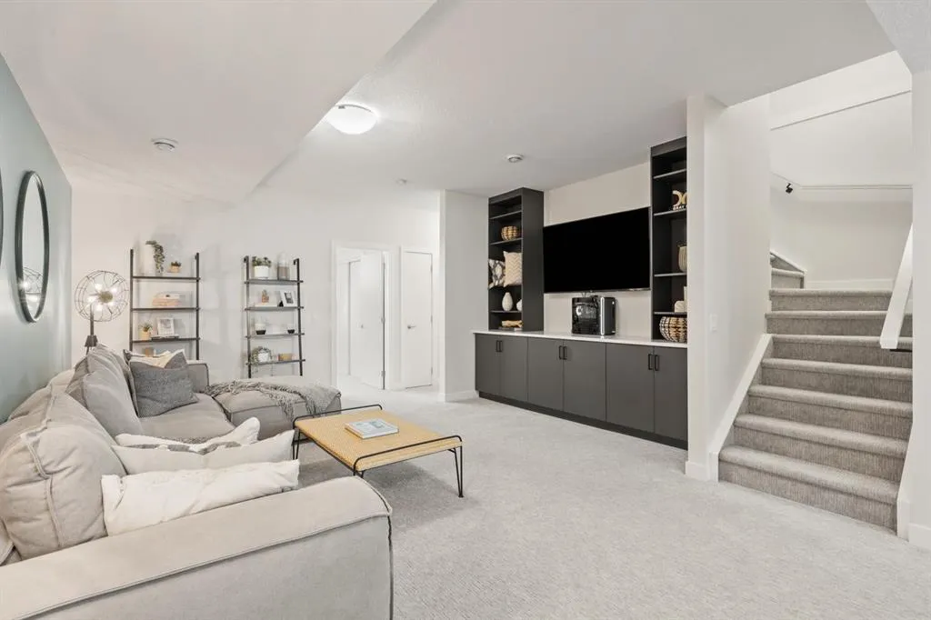 1002 Harmony Parade