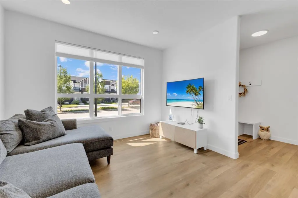 10 Evergreen Way, #A