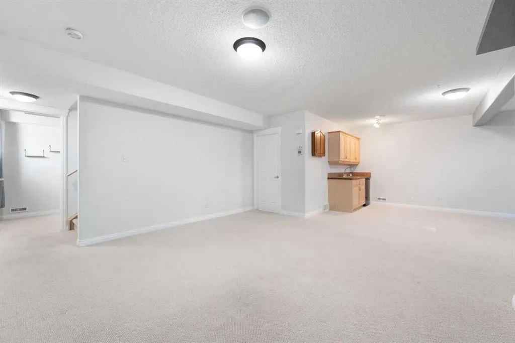 8 Auburn Bay Lane SE
