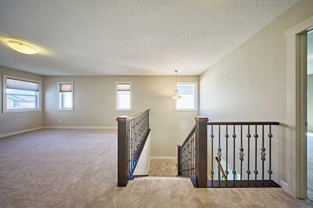 68 Skyview Springs Crescent NE