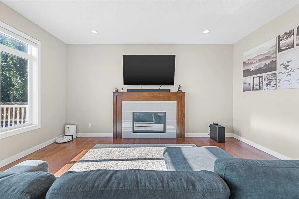 237 Panton Way NW