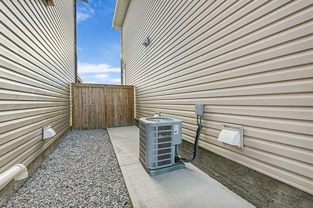 237 Panton Way NW