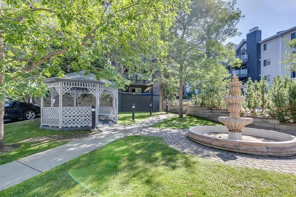 30 Sierra Morena Mews SW, #215
