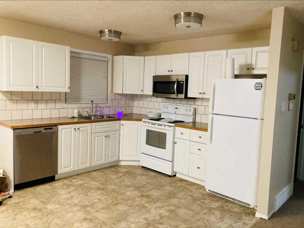 16 Rossland Bay SE