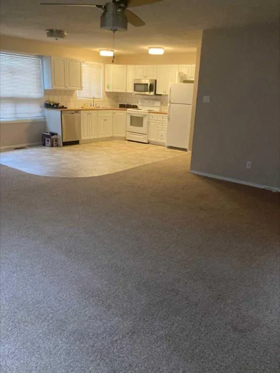 16 Rossland Bay SE