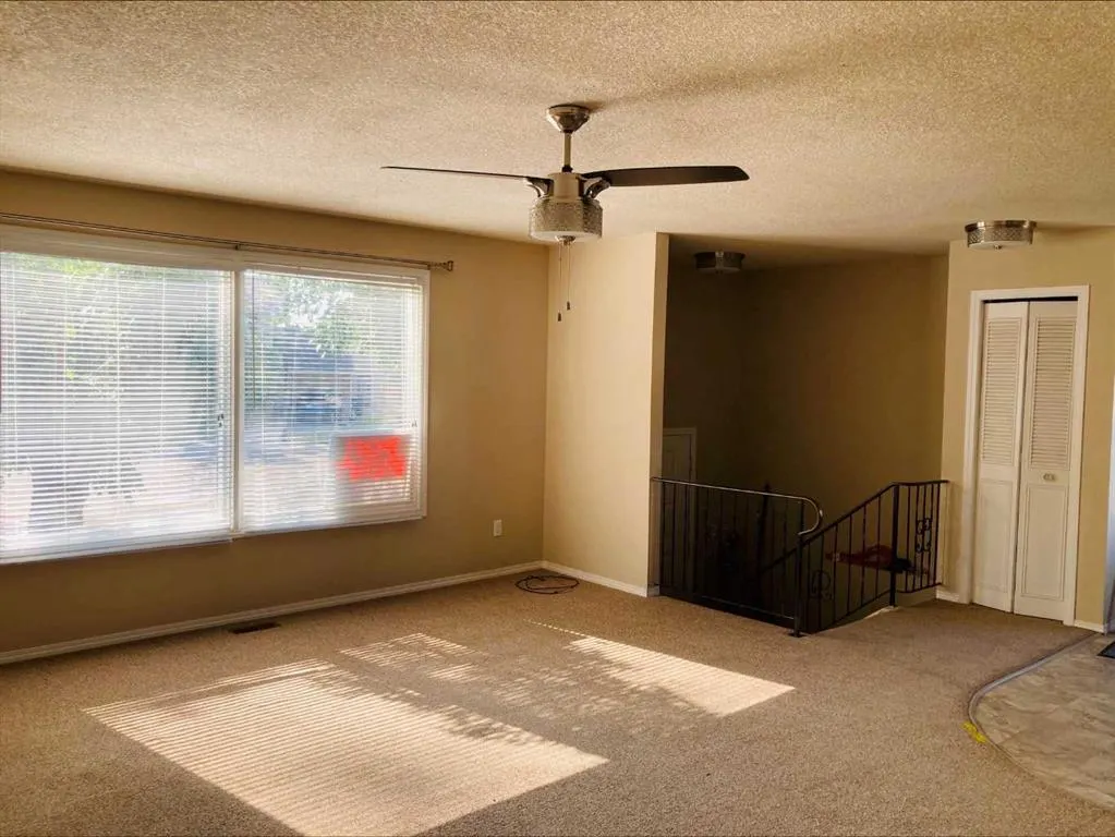 16 Rossland Bay SE