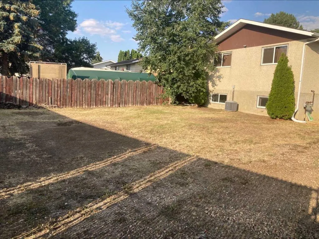 16 Rossland Bay SE