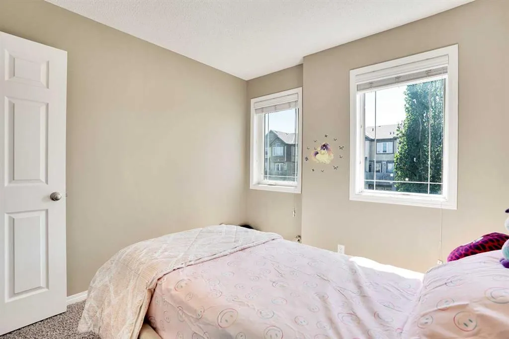174 Windstone Avenue SW