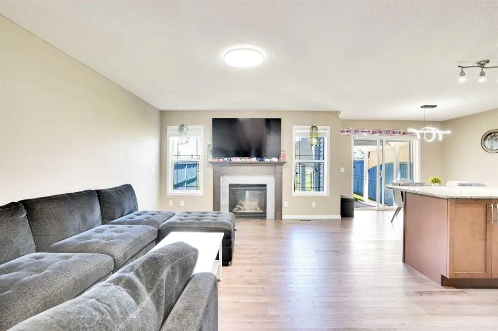 174 Windstone Avenue SW