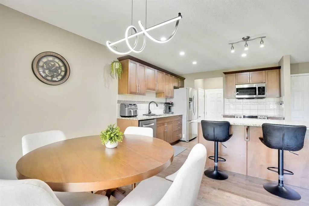 174 Windstone Avenue SW