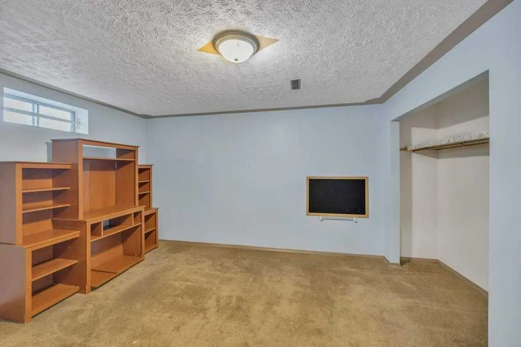67 Martinwood Road NE