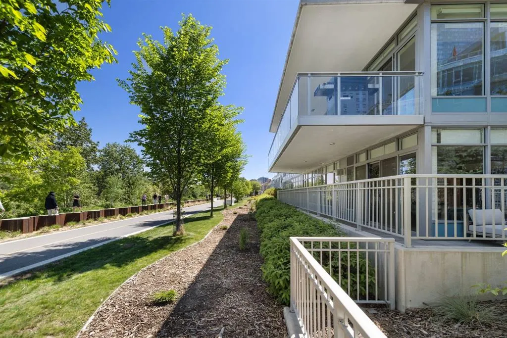 88 Waterfront Mews SW, #101