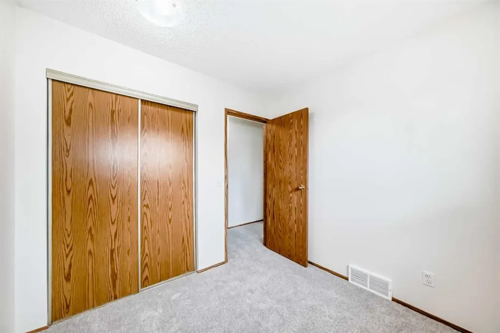 244 Shawinigan Drive SW