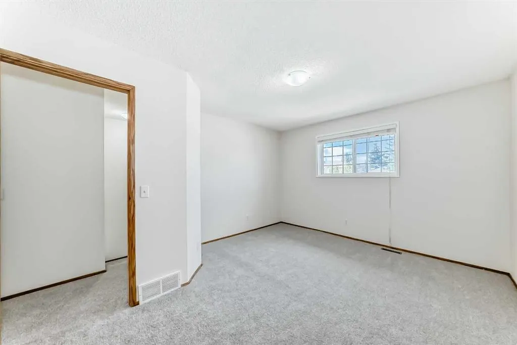244 Shawinigan Drive SW