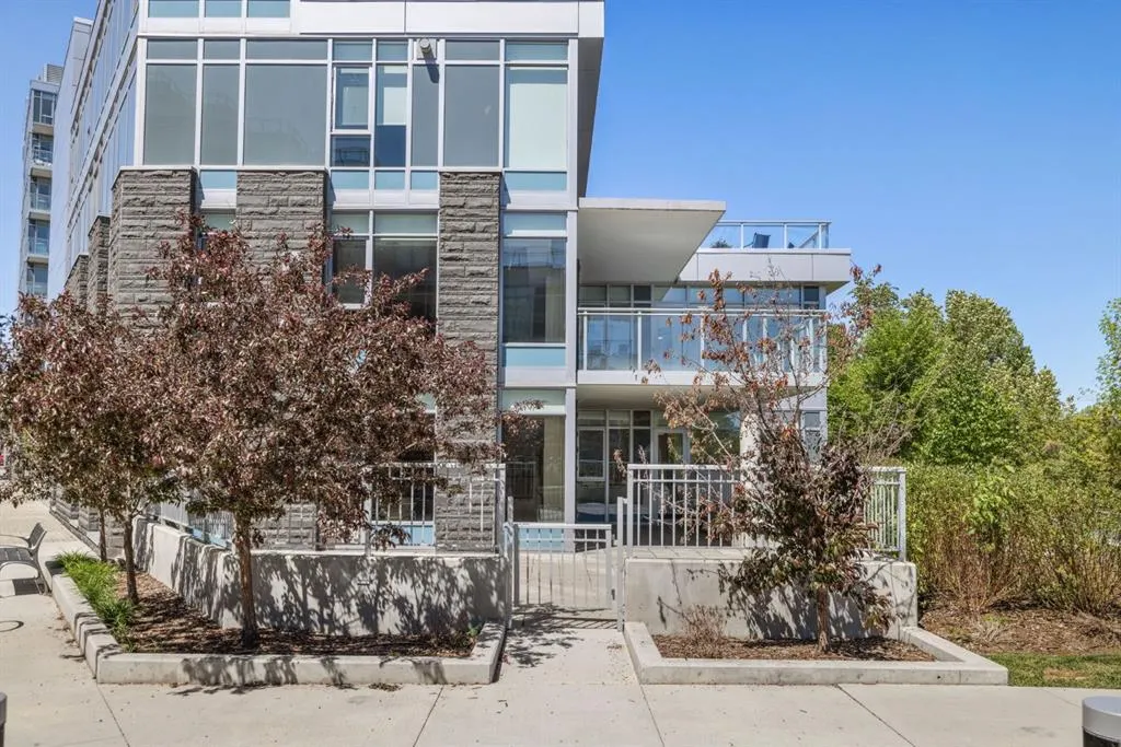 88 Waterfront Mews SW, #102