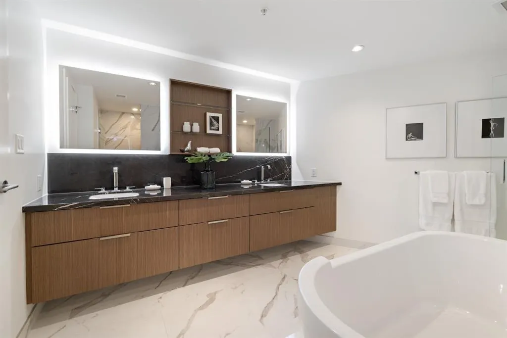88 Waterfront Mews SW, #102