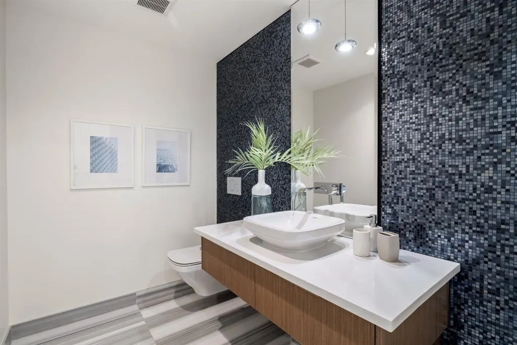 88 Waterfront Mews SW, #102