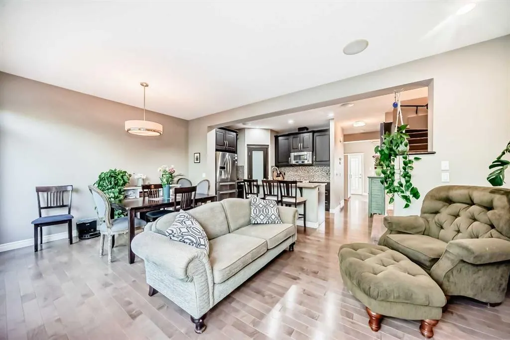 582 River Heights Crescent