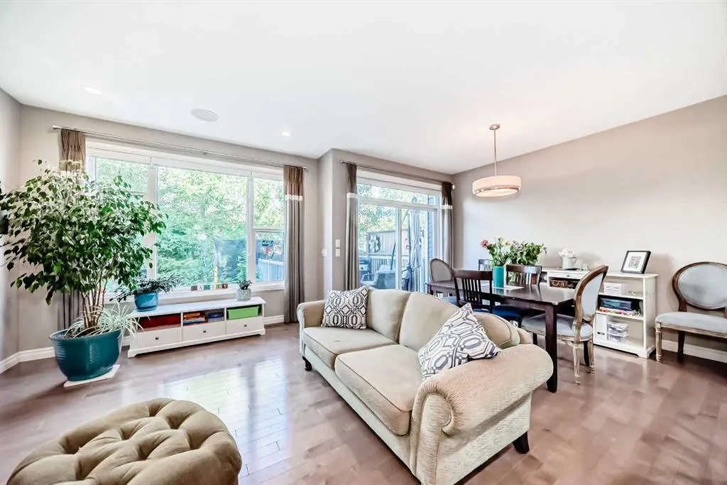 582 River Heights Crescent