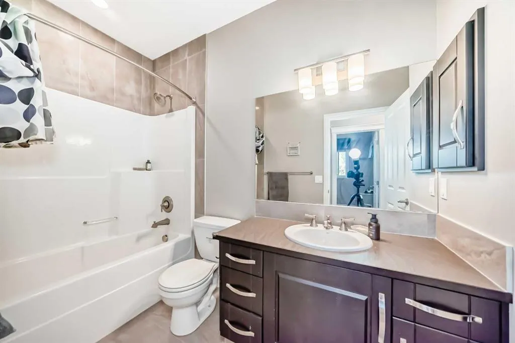 582 River Heights Crescent
