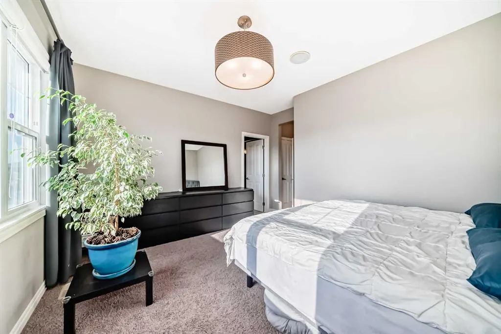 582 River Heights Crescent