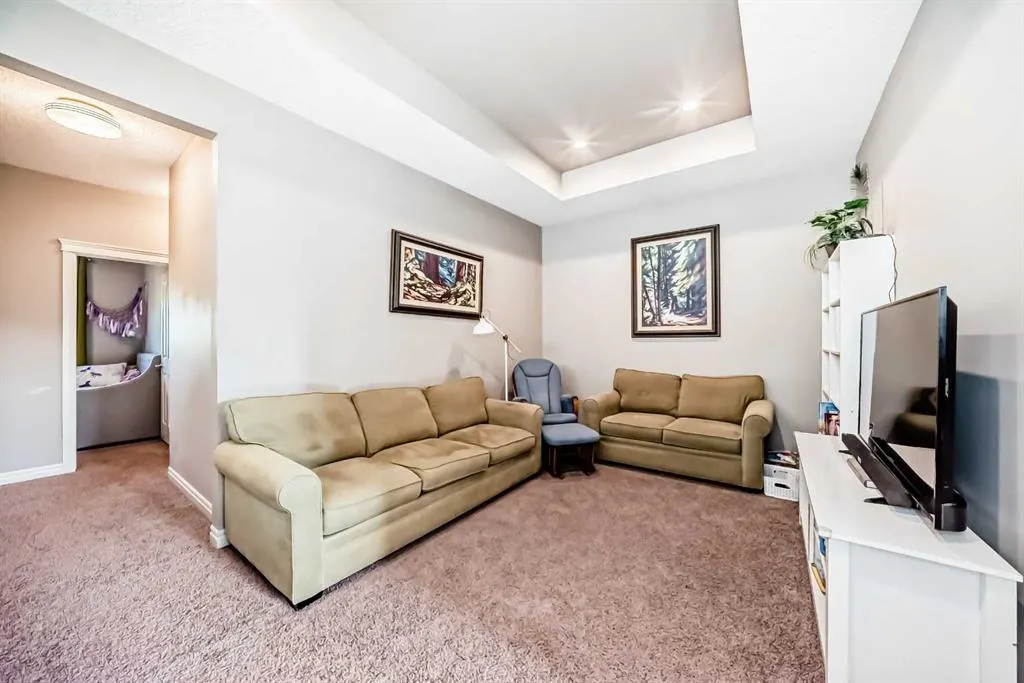 582 River Heights Crescent
