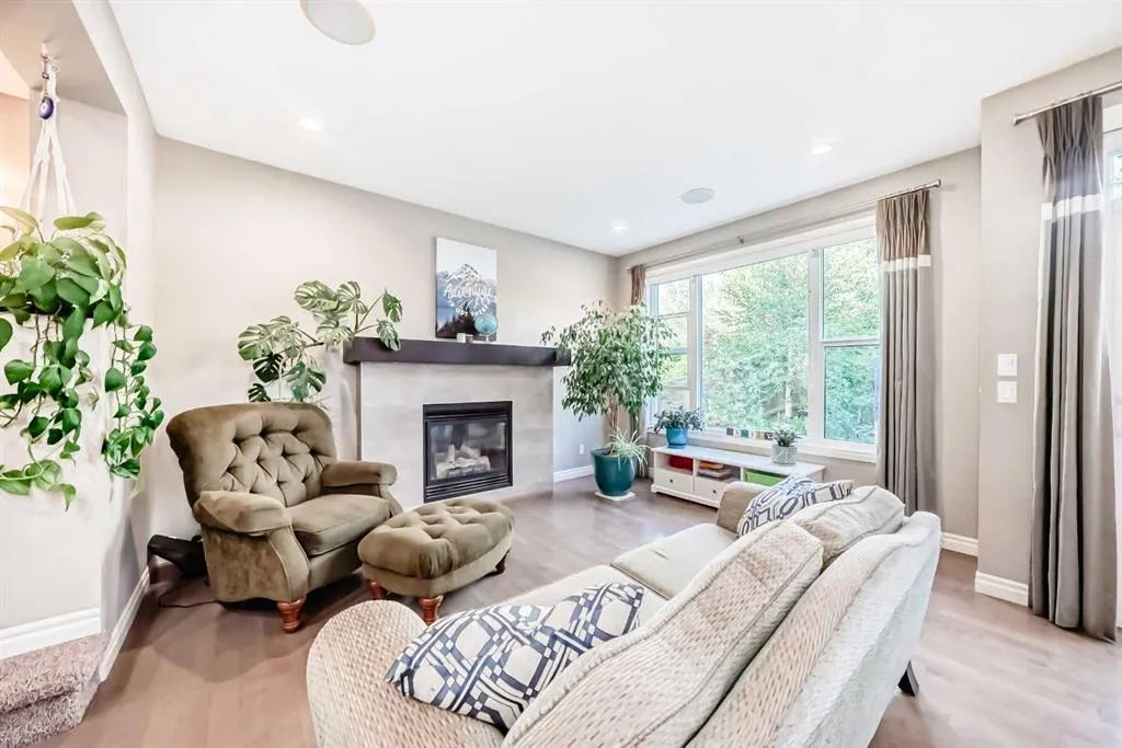 582 River Heights Crescent