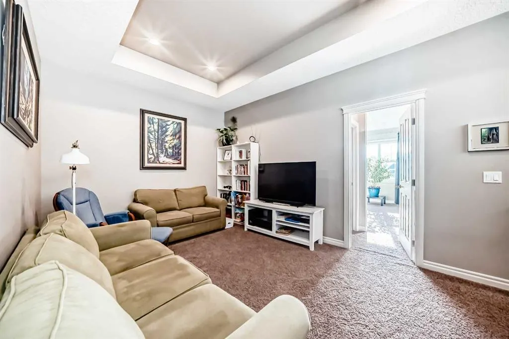 582 River Heights Crescent