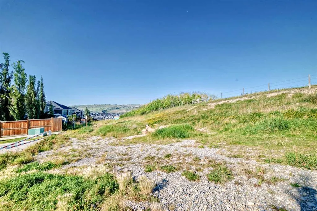 582 River Heights Crescent